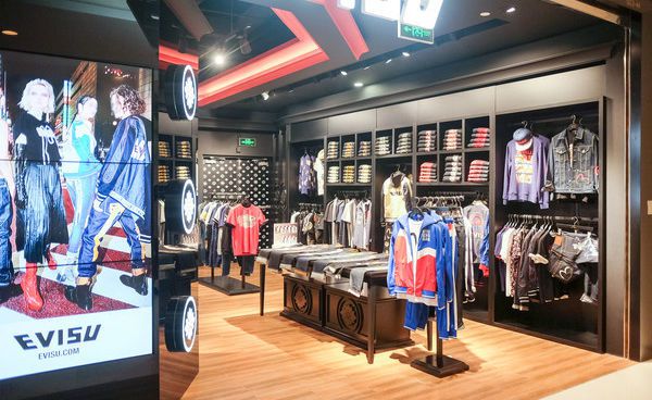服裝店裝修哪家好，專業(yè)服裝店裝修設(shè)計(jì)